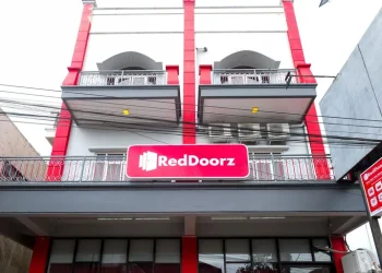 reddoorz depan