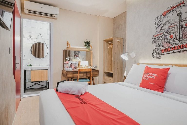 reddoorz kamar