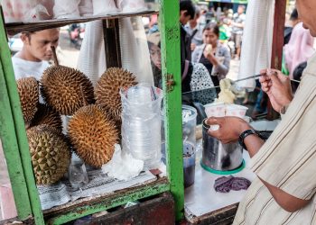 Kisah Sukses Pak Yanto, Penjual Es Durian Asal Bogor dengan Omset Rp18 Juta Per Hari