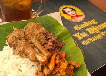 (Instagram gudeg_yu_djum_pusat)