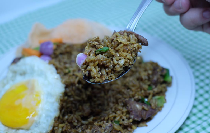 (Instagram @nasgorkebulipakivan)